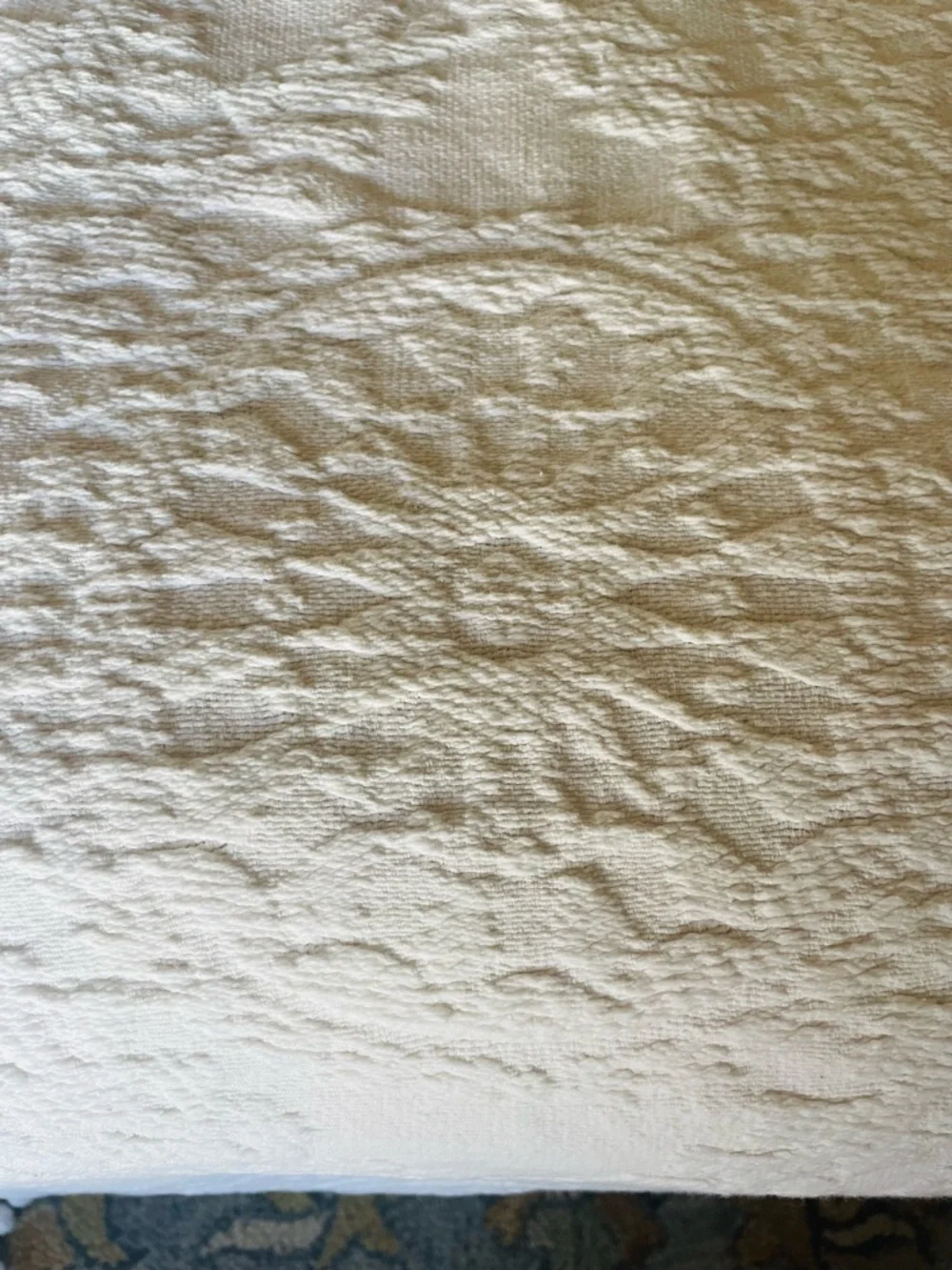 Vintage Antique Ivory Damask Bedspread Coverlet Full Size 💯 Cotton Pom-Pom Trim - Picture 2 of 3